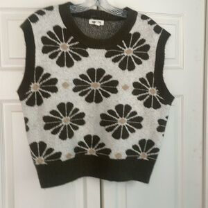 Vonmaur Green and Cream Floral Sweater Vest JUNIOR department
